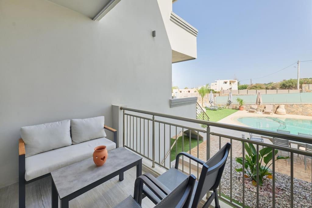 Modern Family Apartment Ewa With Pool, Dining Area On Crete Coast Stavromenos Exterior foto