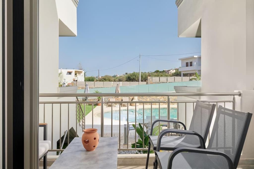 Modern Family Apartment Ewa With Pool, Dining Area On Crete Coast Stavromenos Exterior foto